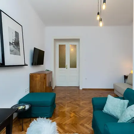 Daire Jelena Delta *